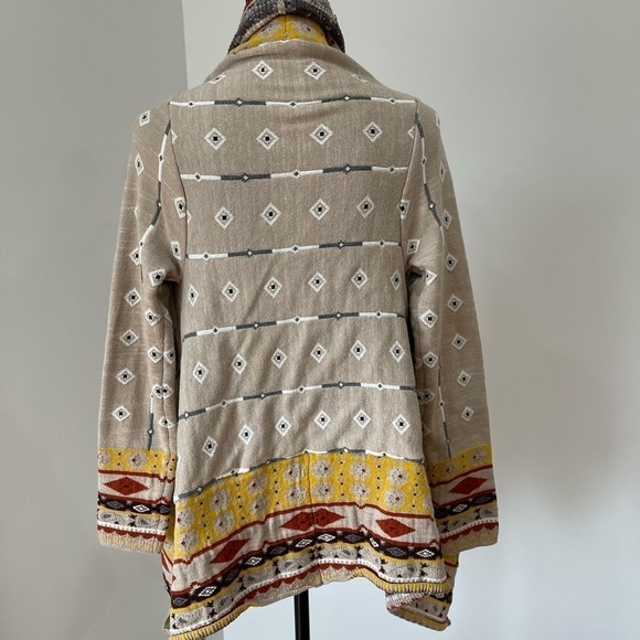 Freeway Southwestern Flyaway Cardigan Sweater
In a size XSmall - Picture 4 of 11